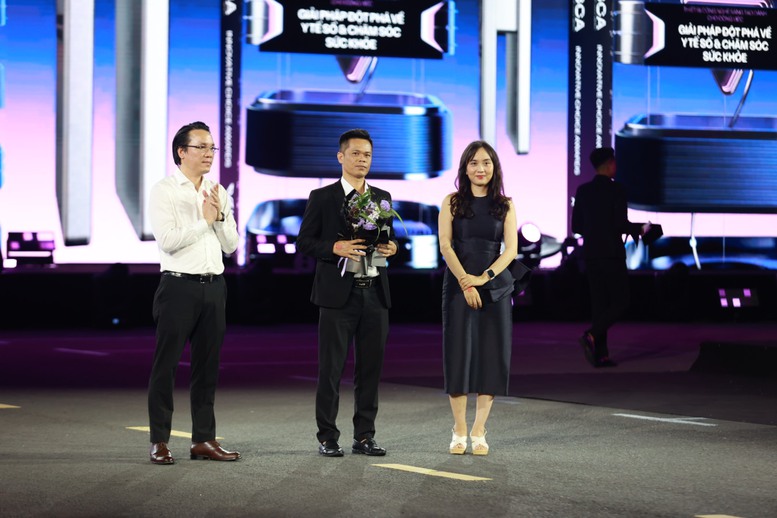 Long Châu thắng giải 'Giải pháp đột phá về y tế số và chăm sóc sức khỏe' tại Better Choice Awards 2025 3