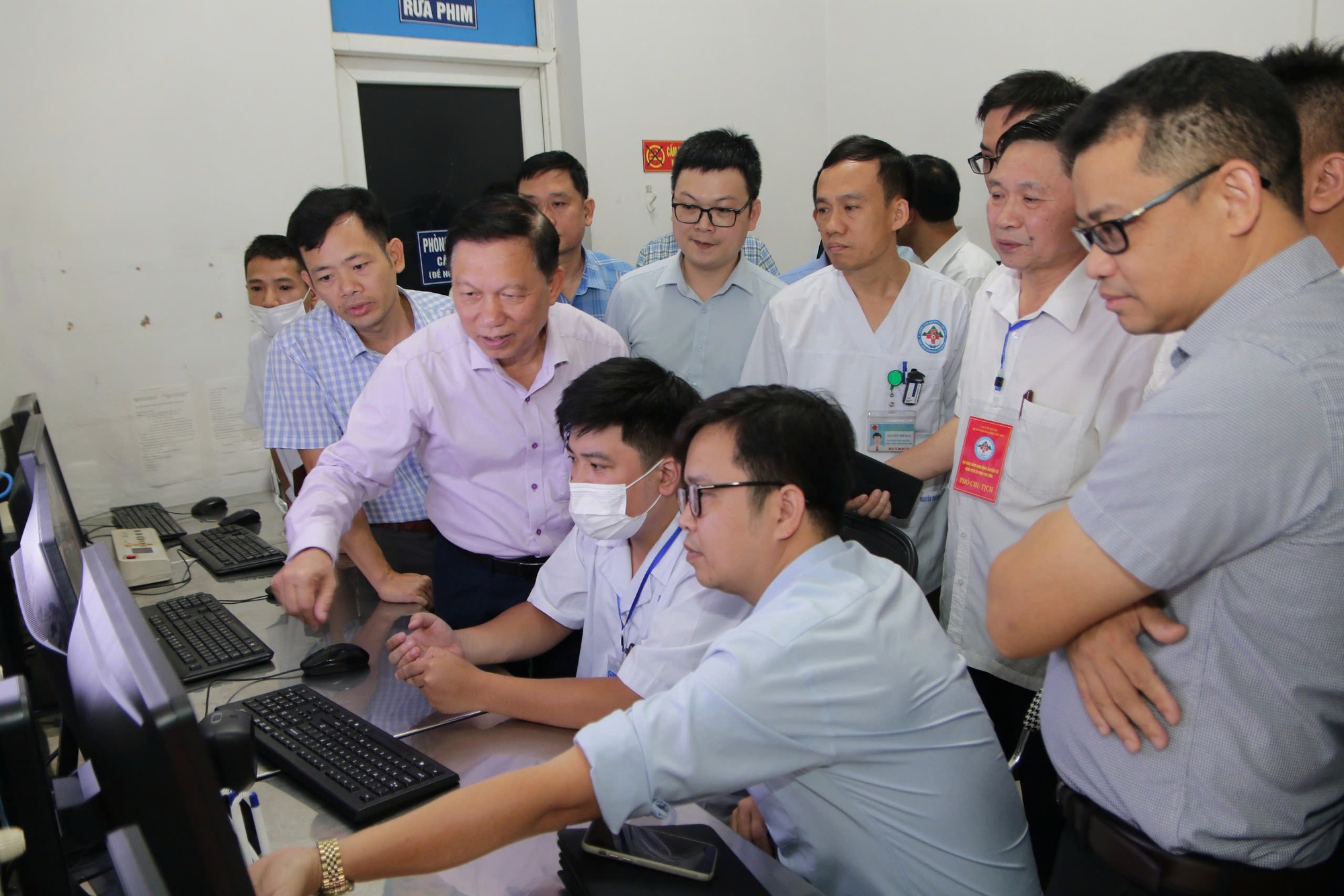 BỆNH ÁN ĐIỆN TỬ: Vì sao chậm và làm sao đẩy nhanh? 1