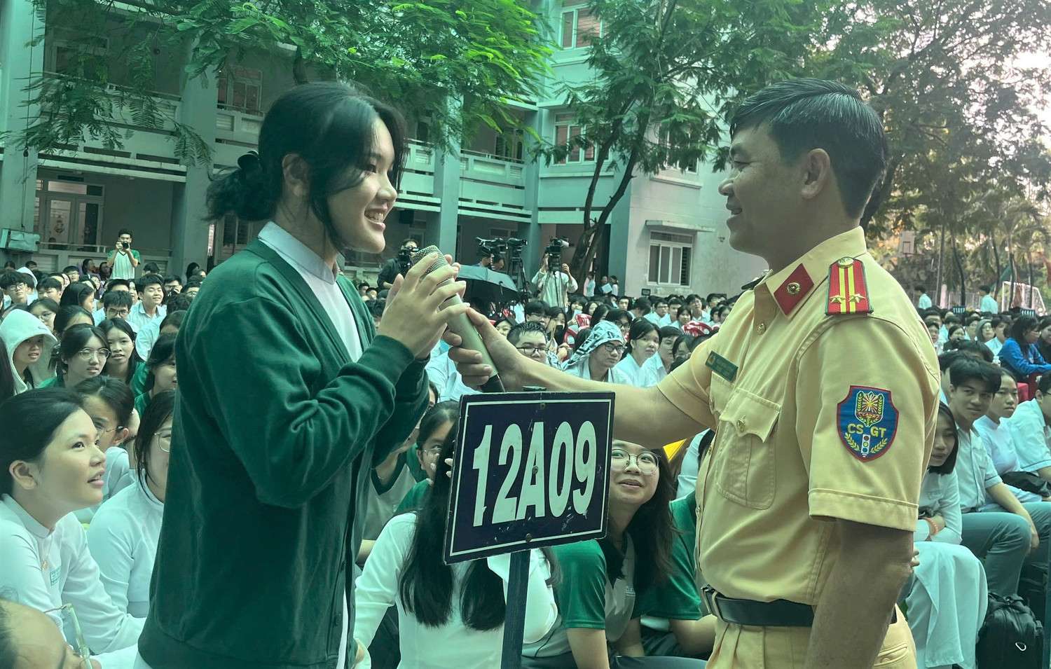 Học sinh 'thấm' luật bằng trải nghiệm thực tế qua phiên tòa giả định 2