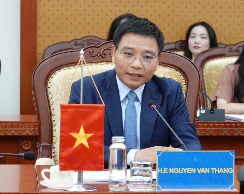 Thị trường chứng khoán trở thành kênh huy động vốn chủ lực của nền kinh tế 1