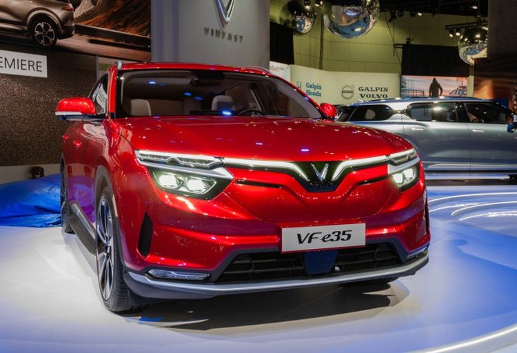 VF e35 được VinFast giới thiệu tại Los Angeles Auto Show 2021. (Ảnh: Motor Authority)