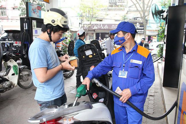 Ngày mai (11/1), giá xăng tiếp tục tăng mạnh? Ảnh: VTV.vn