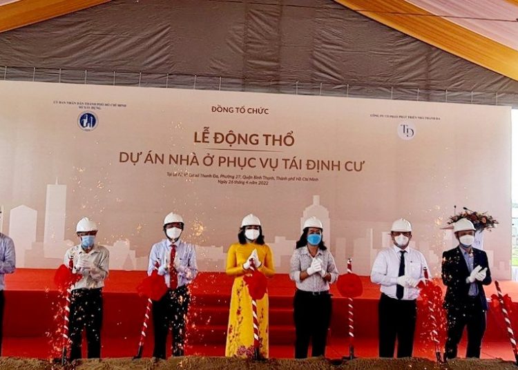 Lễ động thổ dự án nhà ở phục vụ tái định cư cho người dân tại các chung cư ở Cư xá Thanh Đa, quận Bình Thạnh, TP Hồ Chí Minh được tổ chức trong sáng nay 26/4. (Ảnh: Tiểu Thuý).