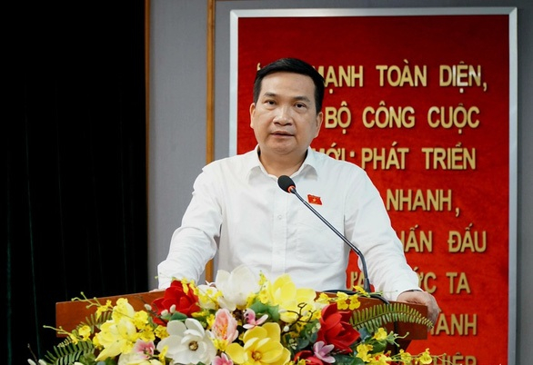 Đại biểu Nguyễn Sỹ Quang phát biểu tiếp thu ý kiến cử tri - Ảnh: ĐAN THUẦN