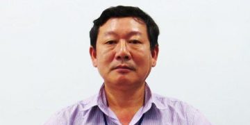 Giám đốc CDC Khánh Hoà Huỳnh Văn Dõng bị khởi tố, nhưng được tại ngoại