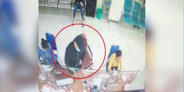 Từ Thanh Tùng mang theo súng nhựa xông vào ngân hàng được camera an ninh ghi lại.
