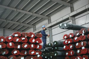 Cổ phiếu thép giữa “muôn trùng vây”