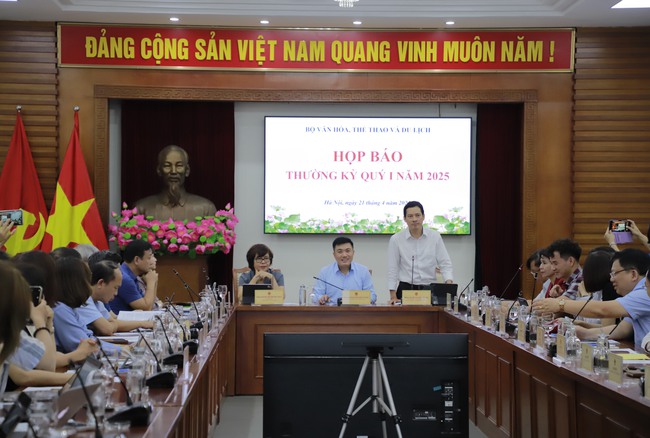 Cục Phát thanh truyền hình và Thông tin điện tử sẽ xử phạt BTV Quang Minh và MC Vân Hugo vì quảng cáo sai sự thật