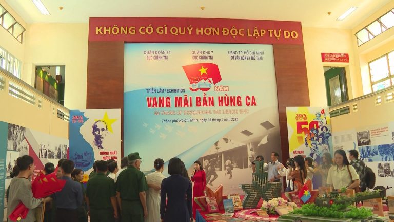 Khai mạc triển lãm “50 năm vang mãi bản hùng ca”