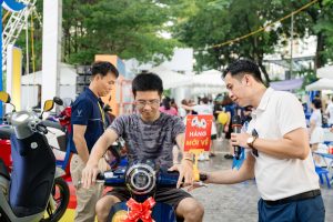 “Đổi xăng lấy điện” tại Hà Nội: Nhiều tài xế dịch vụ xuống tiền, chốt ngay xe máy VinFast