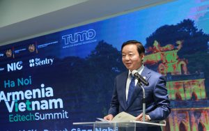 amer 1 17586107385031761660301