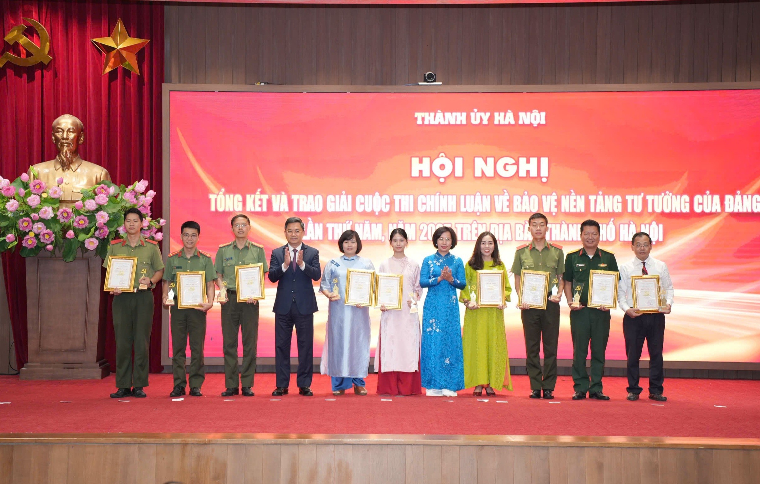 Khen thưởng 99 tác phẩm đạt giải Cuộc thi chính luận bảo vệ nền tảng tư tưởng của Đảng lần thứ Năm 7