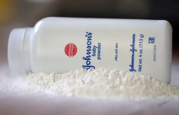 Hàng nghìn người Anh kiện Johnson & Johnson vì phấn rôm gây ung thư 19