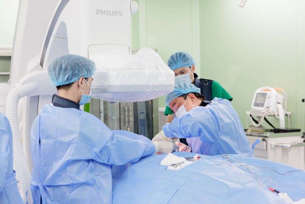 Bệnh nhân mắc hội chứng QT dài được cứu sống nhờ cấy máy phá rung tim tự động 2