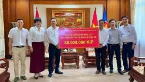 Cộng đồng người Việt Nam tại Lào góp hơn 700 triệu đồng ủng hộ đồng bào chịu ảnh hưởng bão lũ 15