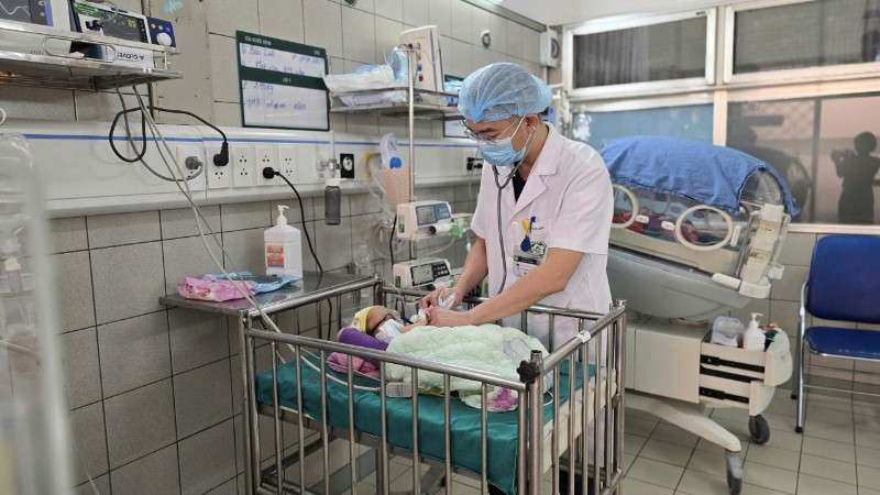 Khẩn cấp can thiệp tim mạch cho bào thai mắc bệnh tim bẩm sinh phức tạp 12