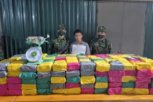 Biên phòng Quảng Trị bắt 2 nghi phạm quốc tịch Lào, thu giữ 500kg ma túy 15