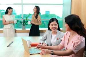 Giao dịch chứng khoán sáng 9/10: Cổ phiếu nhóm chứng khoán "lỗi nhịp", VN-Index vẫn vượt đỉnh 13