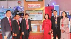 Tổng Bí thư Tô Lâm tham quan triển lãm tại Đại hội đại biểu Đảng bộ TPHCM lần thứ I 17